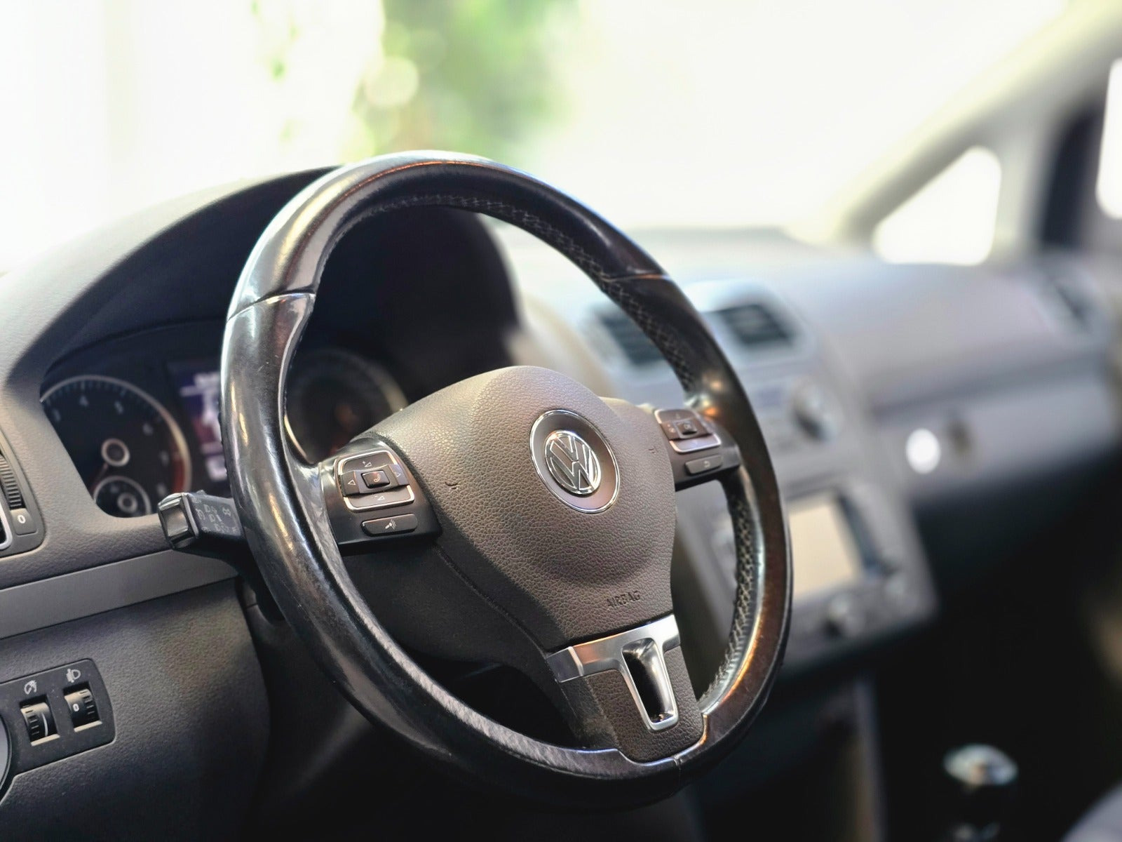 Sølv VW Touran fra 2011