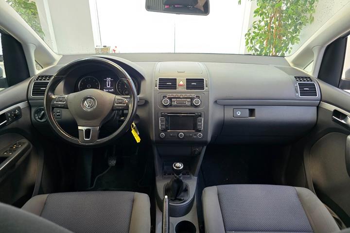 Sølv VW Touran fra 2011