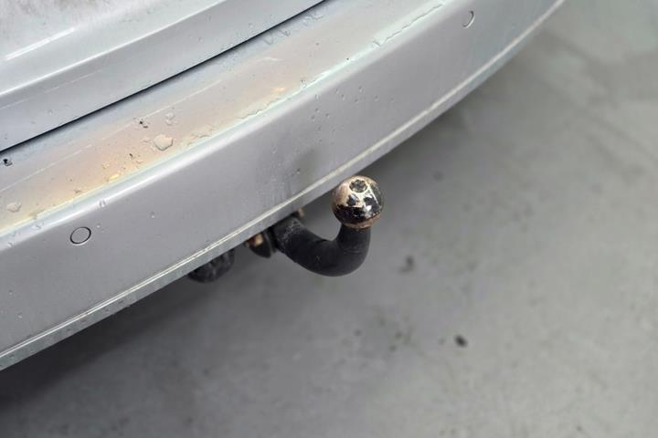 Sølv VW Touran fra 2011
