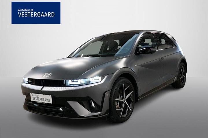 Grå Hyundai Ioniq 5 fra 2026 set udefra