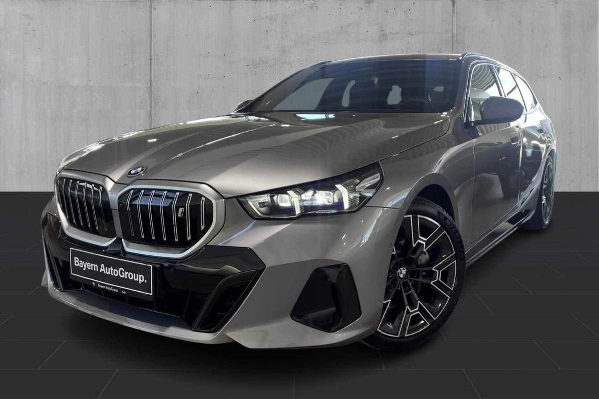 BMW i5 eDrive40 Touring Fully Charged