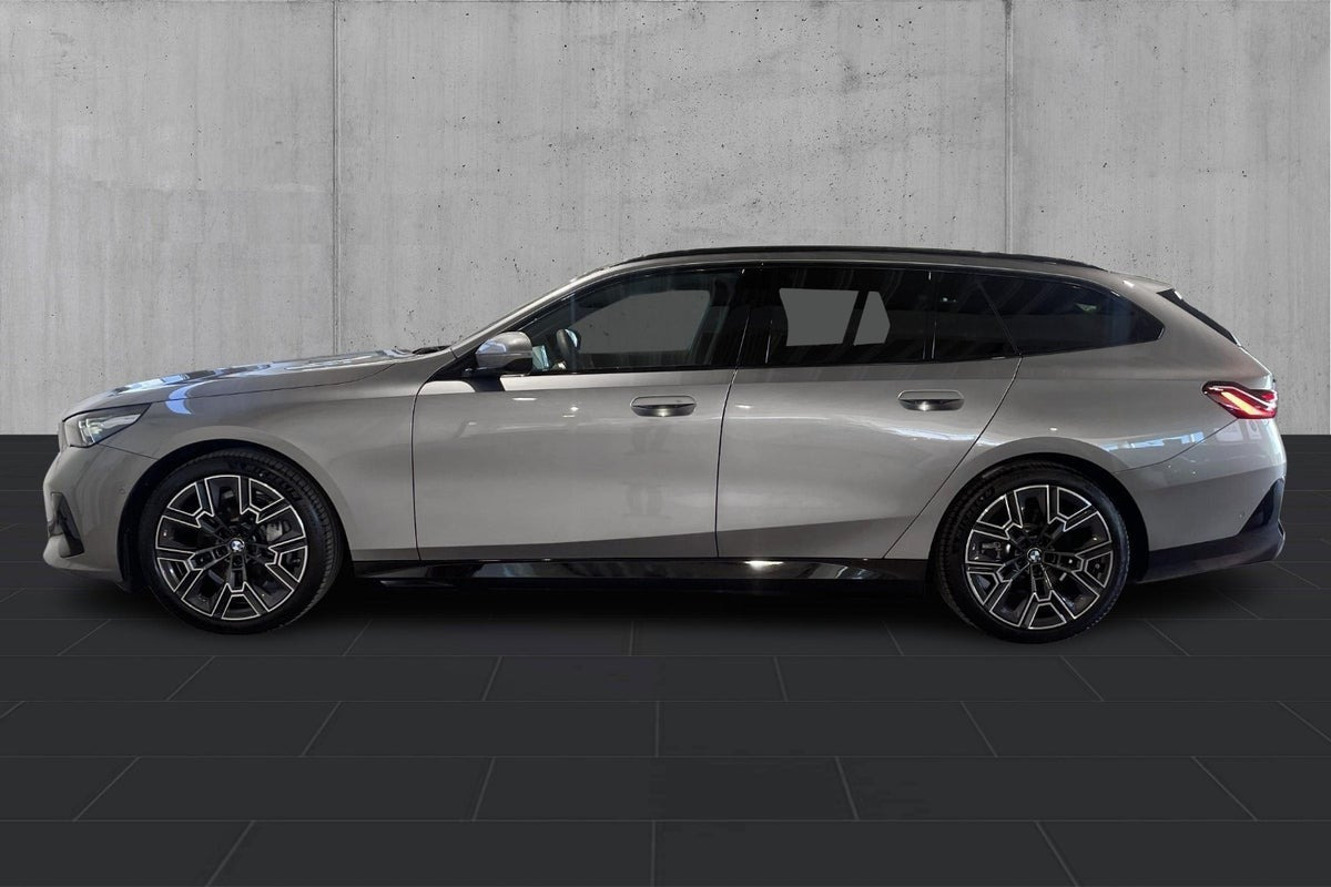 Orange BMW i5 fra 2026