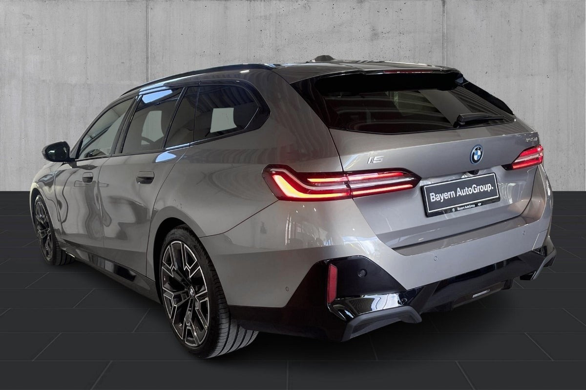 Orange BMW i5 fra 2026