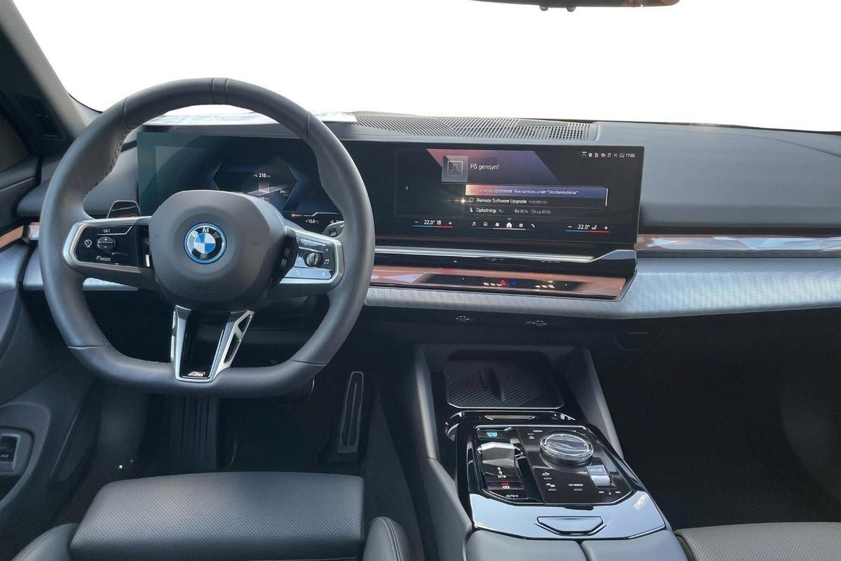 Orange BMW i5 fra 2026