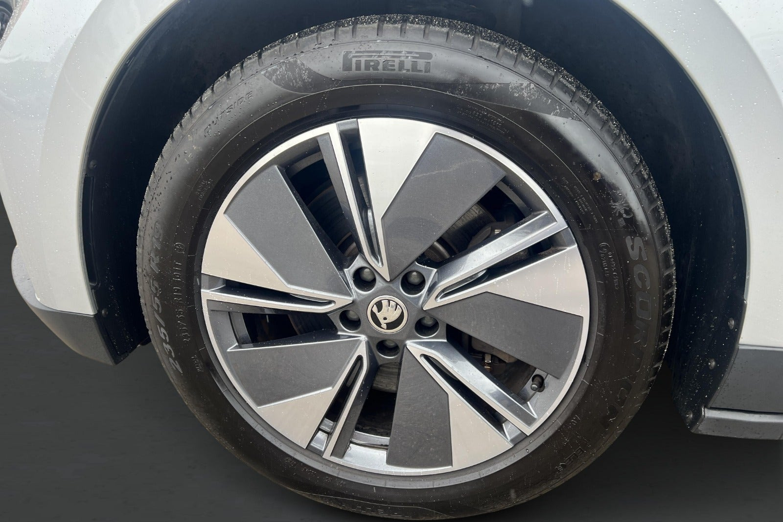 Sølv Skoda Enyaq fra 2023