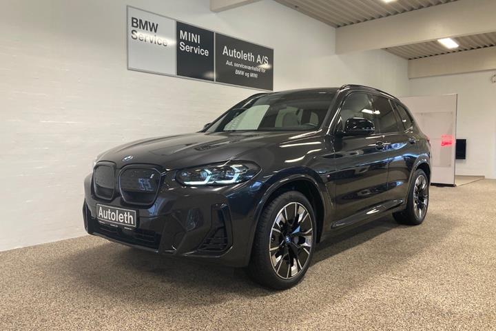 Grå BMW iX3 fra 2025