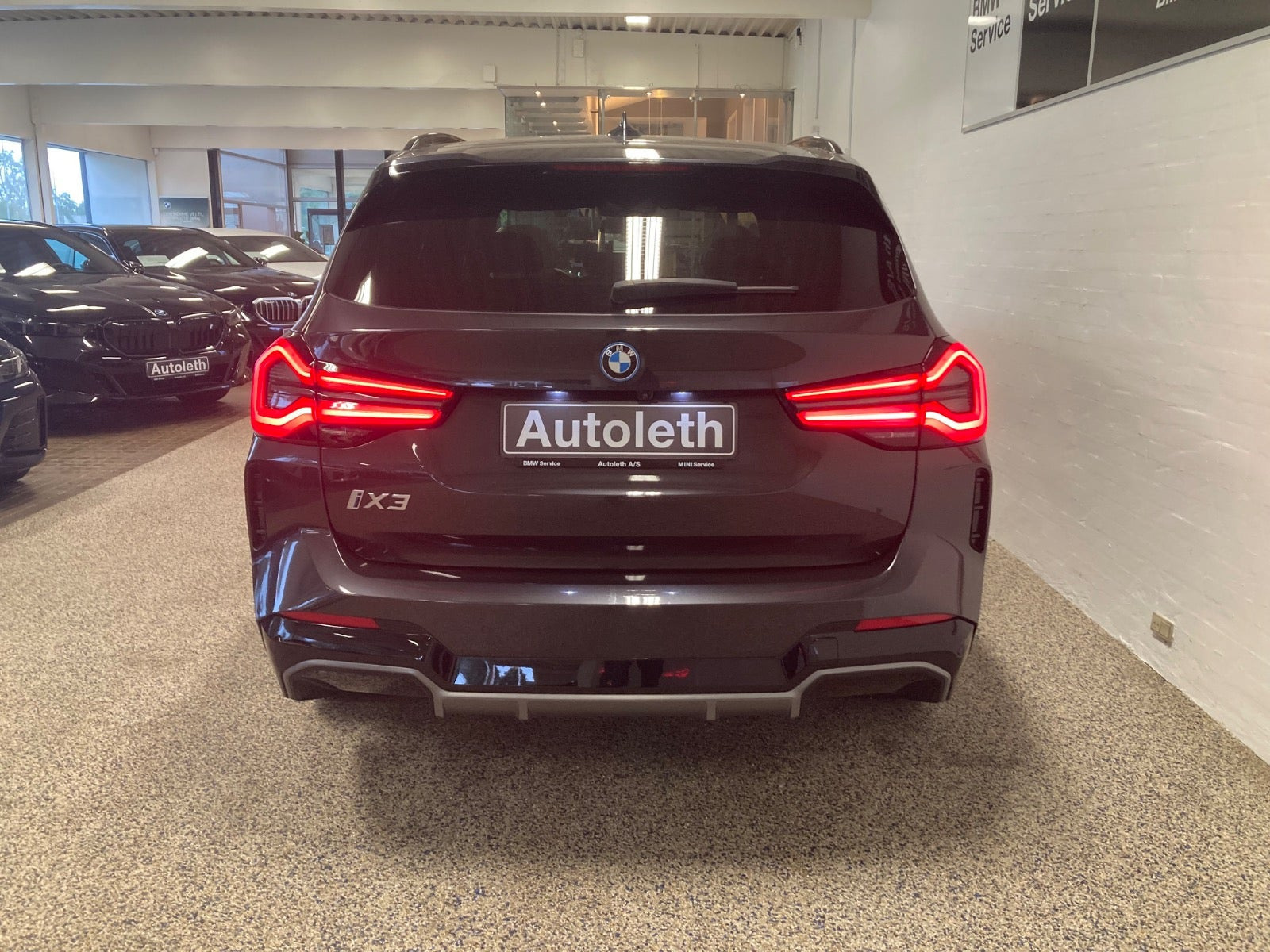 Grå BMW iX3 fra 2025