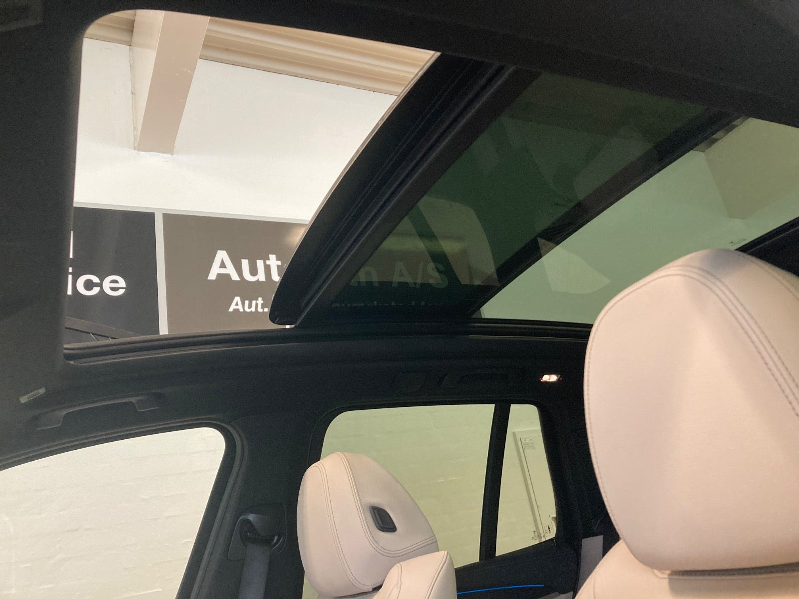 Grå BMW iX3 fra 2025