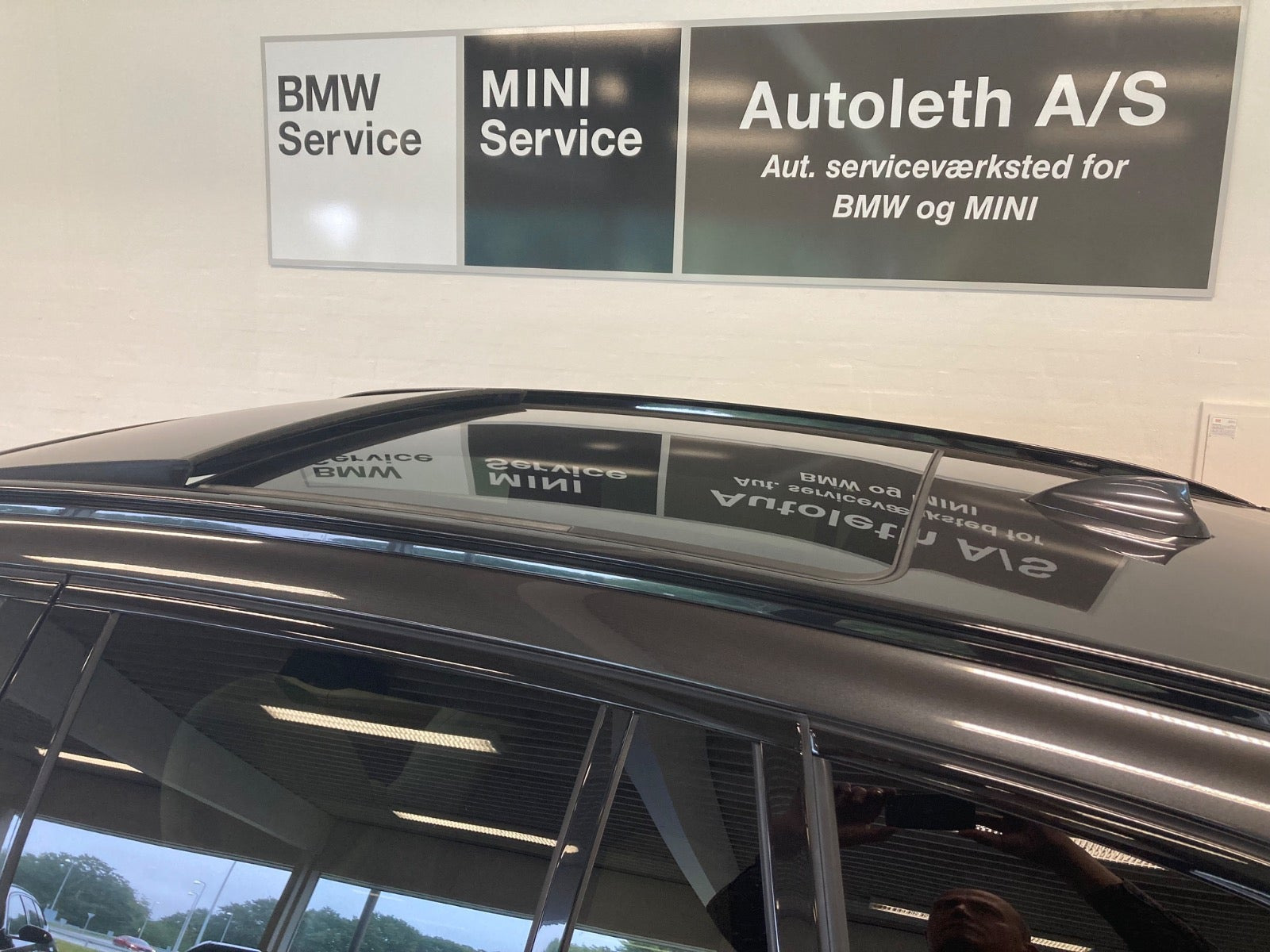 Grå BMW iX3 fra 2025