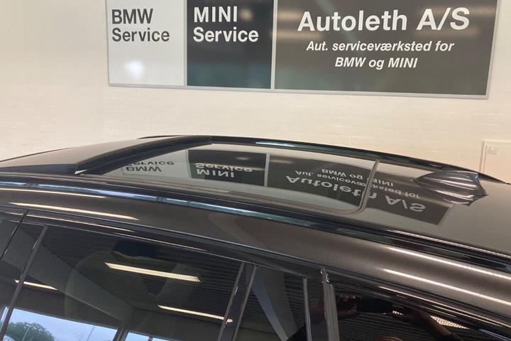 Grå BMW iX3 fra 2025