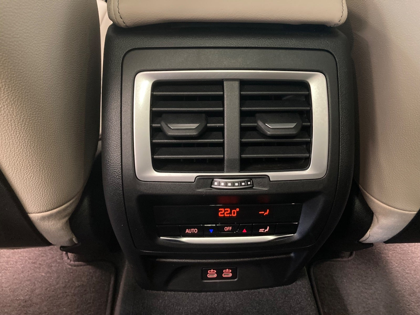 Grå BMW iX3 fra 2025