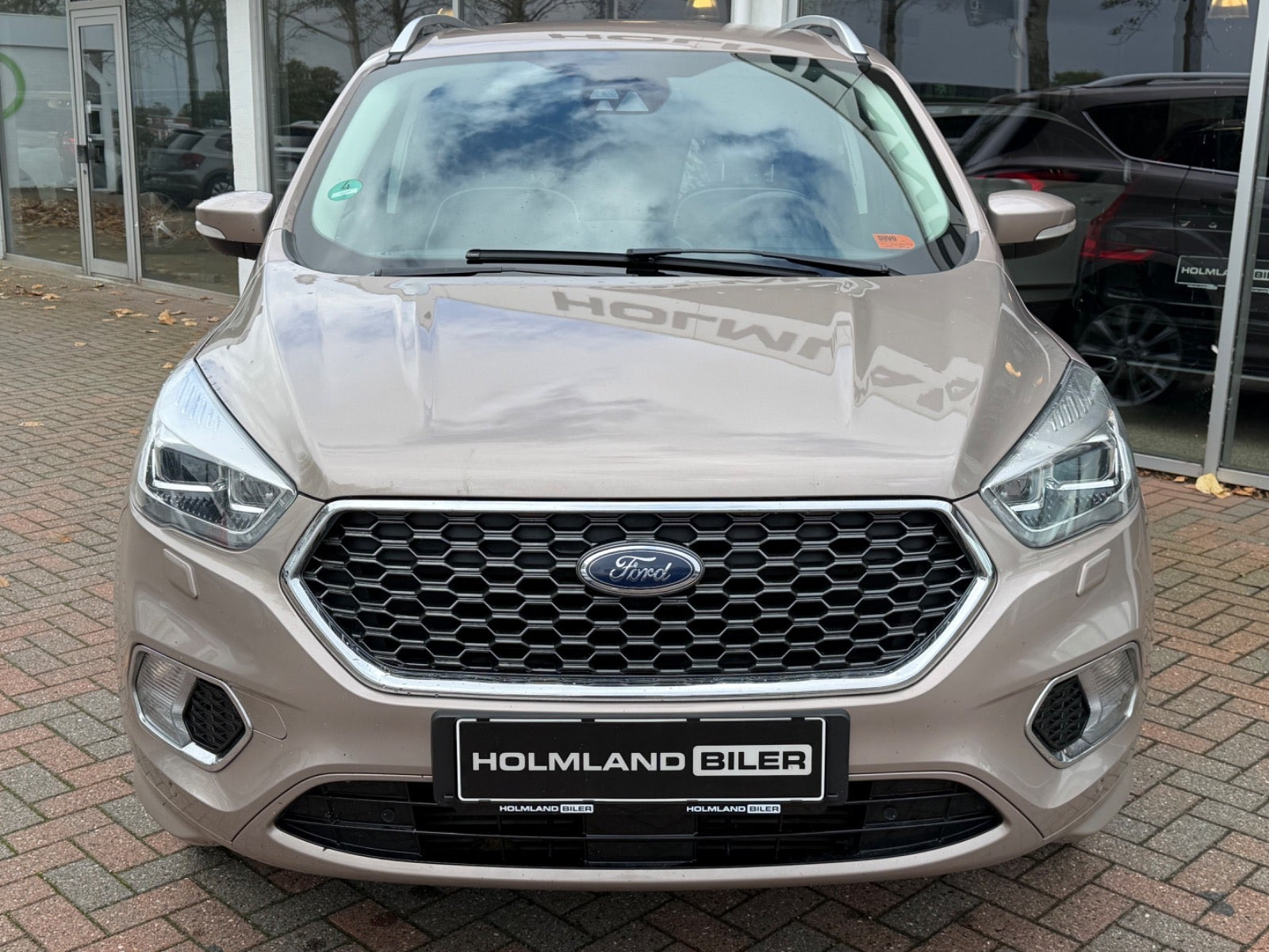 Sort Ford Kuga fra 2019