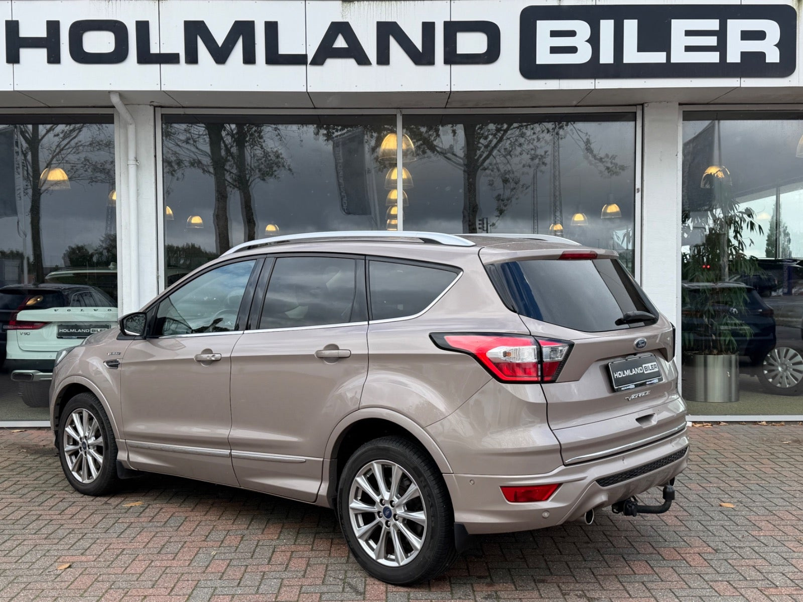 Sort Ford Kuga fra 2019