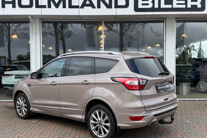 Sort Ford Kuga fra 2019