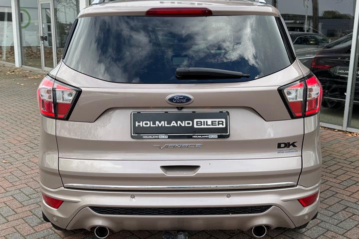 Sort Ford Kuga fra 2019