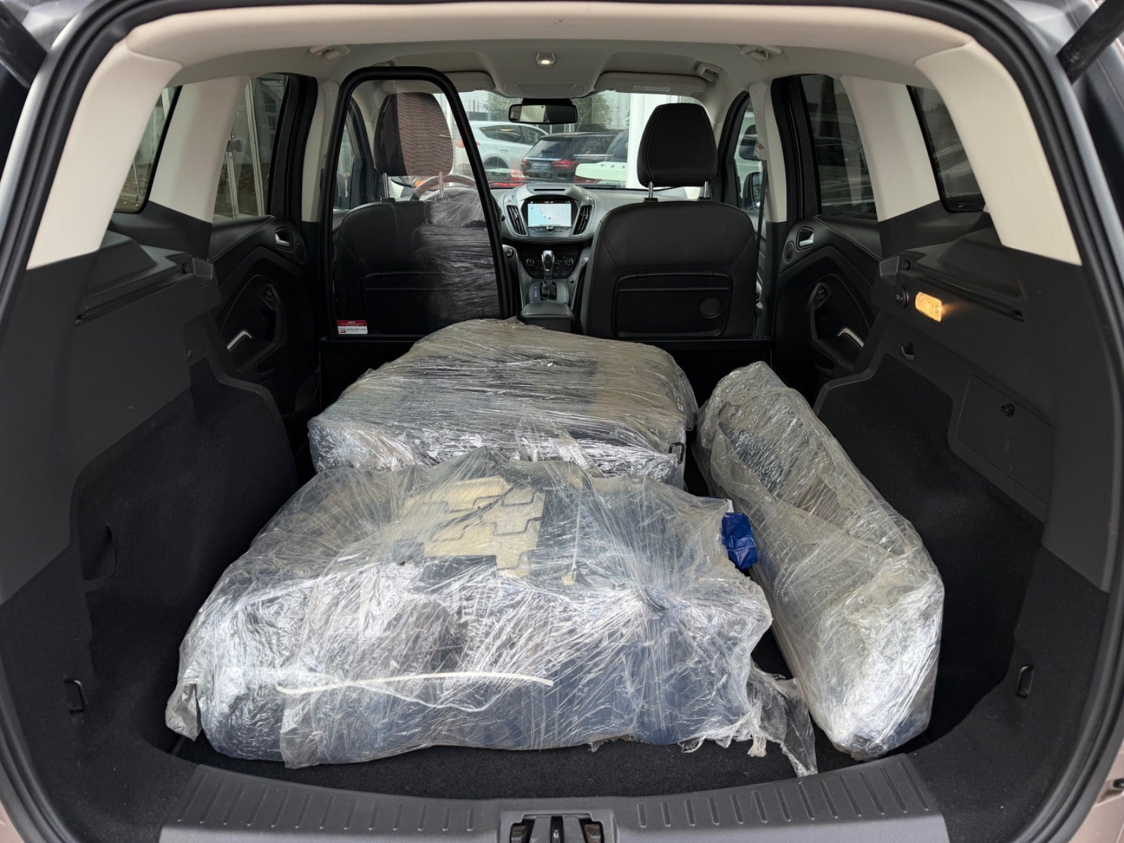 Sort Ford Kuga fra 2019
