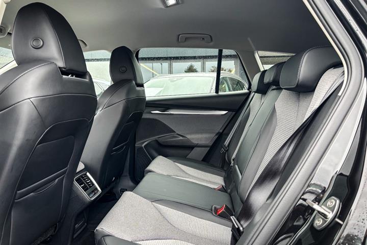 Sort Skoda Enyaq fra 2026