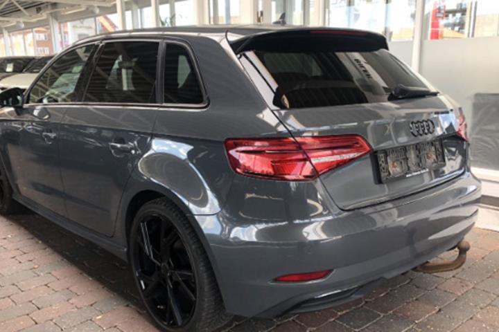 Grå Audi A3 fra 2018