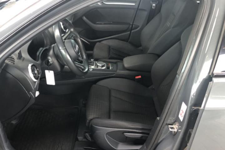 Grå Audi A3 fra 2018