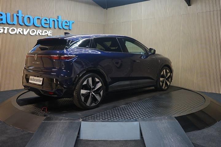 Blå Renault Megane E-Tech fra 2022