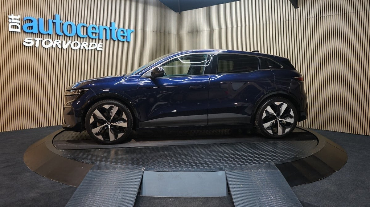 Blå Renault Megane E-Tech fra 2022