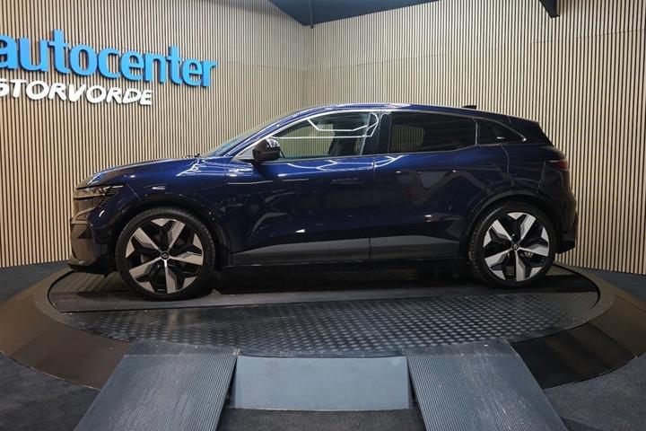 Blå Renault Megane E-Tech fra 2022