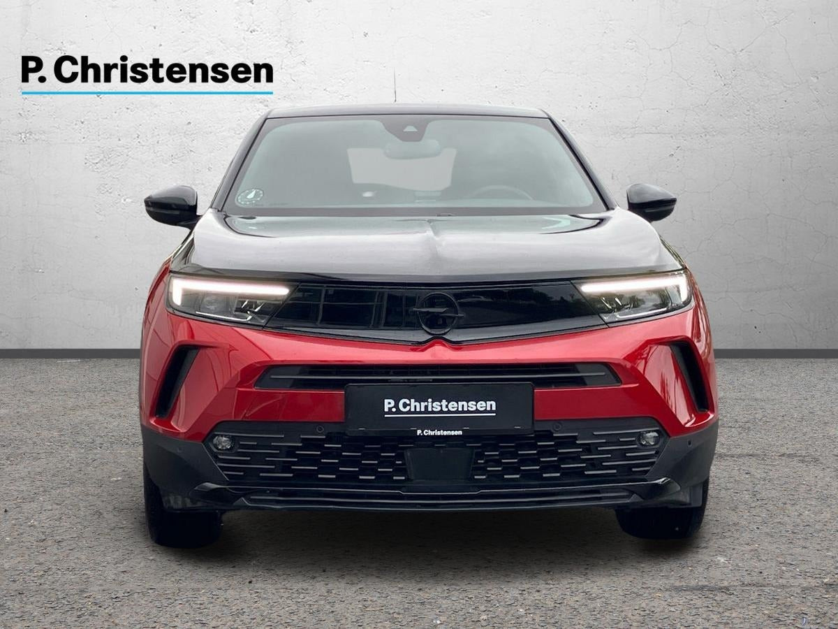 Rød Opel Mokka-e fra 2023