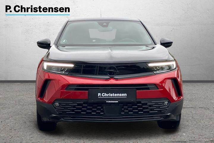 Rød Opel Mokka-e fra 2023