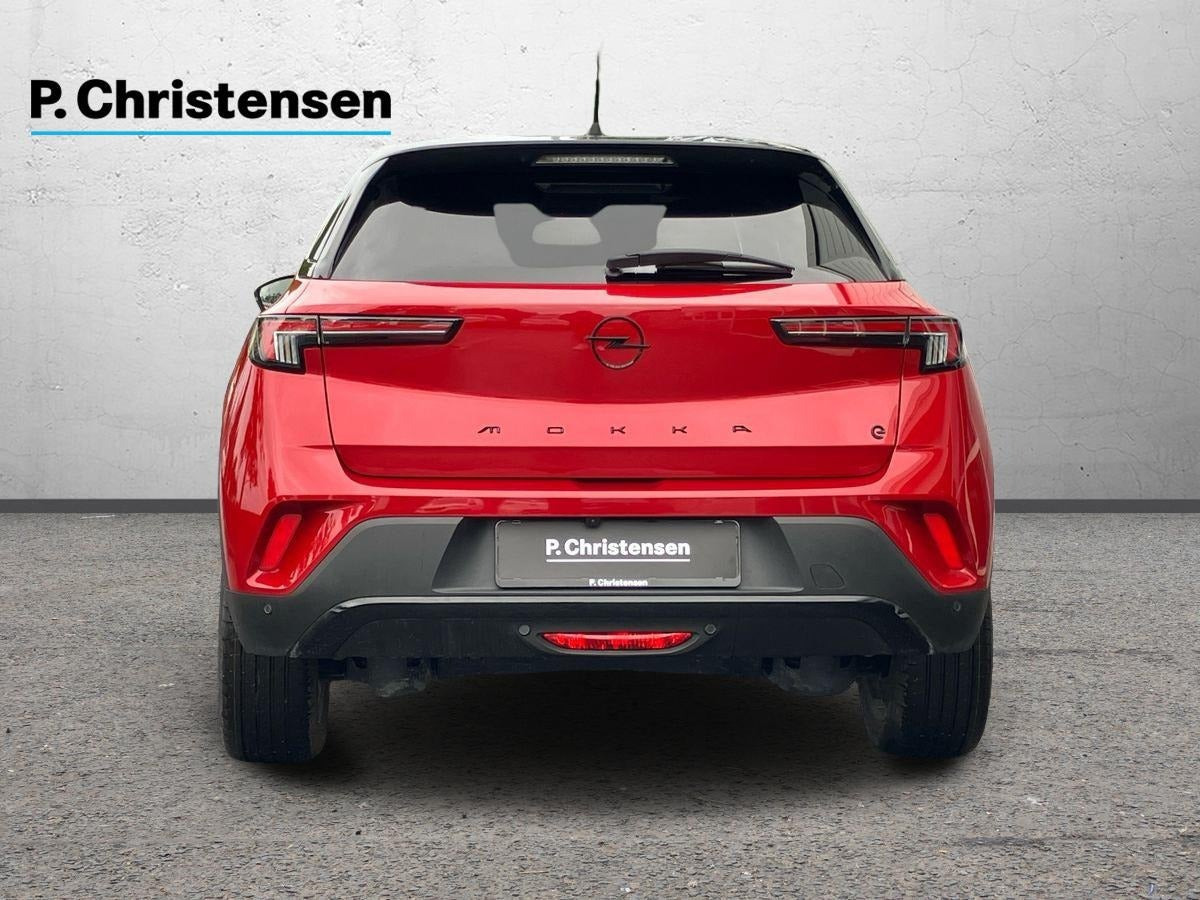 Rød Opel Mokka-e fra 2023