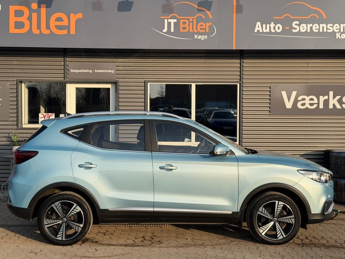 Blå MG ZS fra 2020