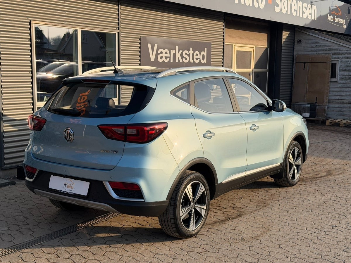 Blå MG ZS fra 2020