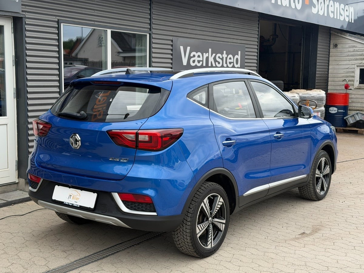 Blå MG ZS fra 2021