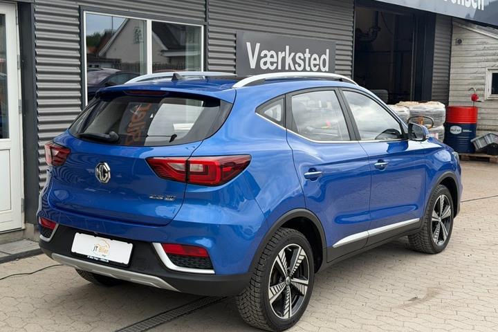 Blå MG ZS fra 2021