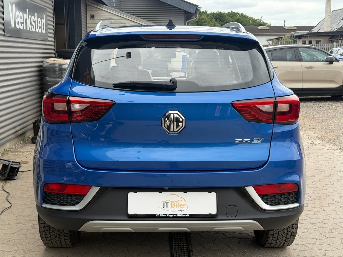 Blå MG ZS fra 2021