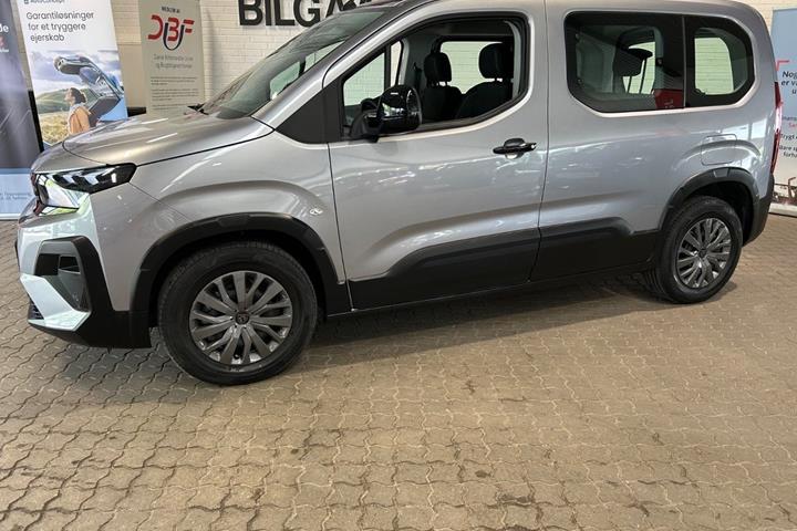 Grå Peugeot e-Rifter fra 2024