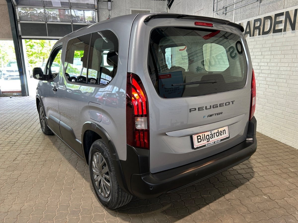 Grå Peugeot e-Rifter fra 2024
