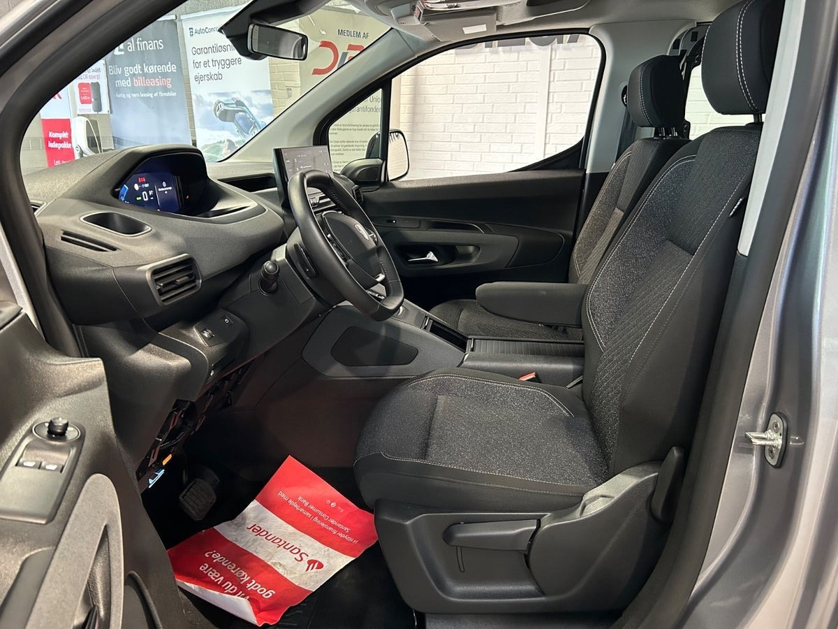 Grå Peugeot e-Rifter fra 2024
