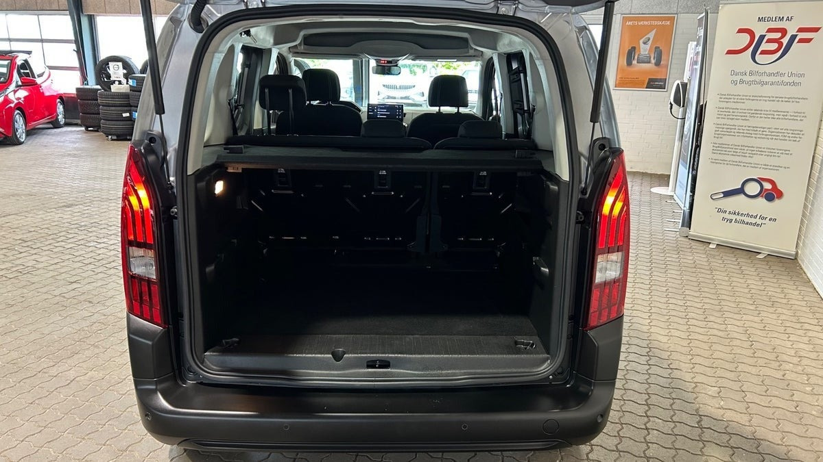 Grå Peugeot e-Rifter fra 2024