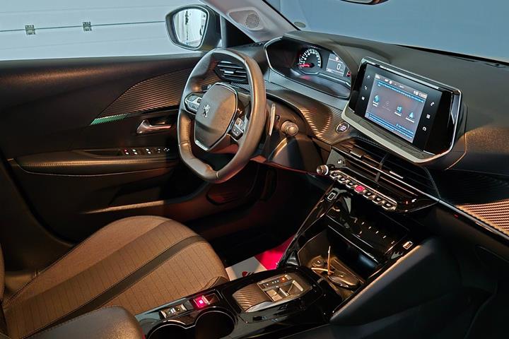 Gul Peugeot 208 fra 2022