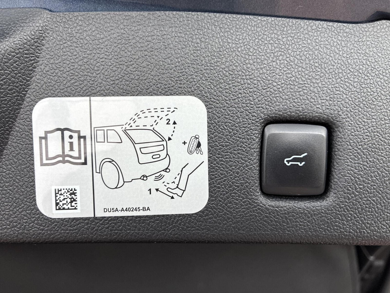 Blå Ford Kuga fra 2020