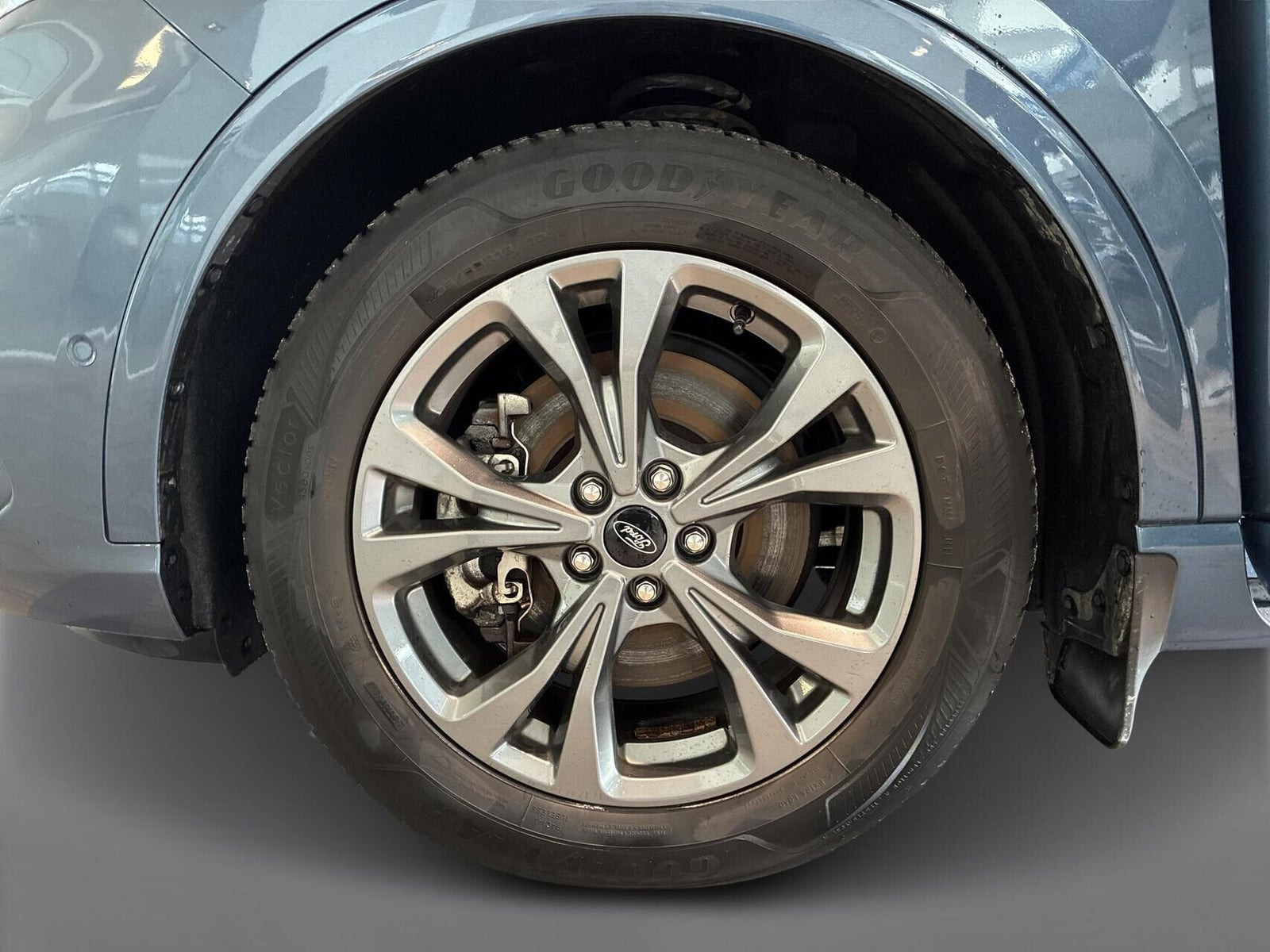 Blå Ford Kuga fra 2020