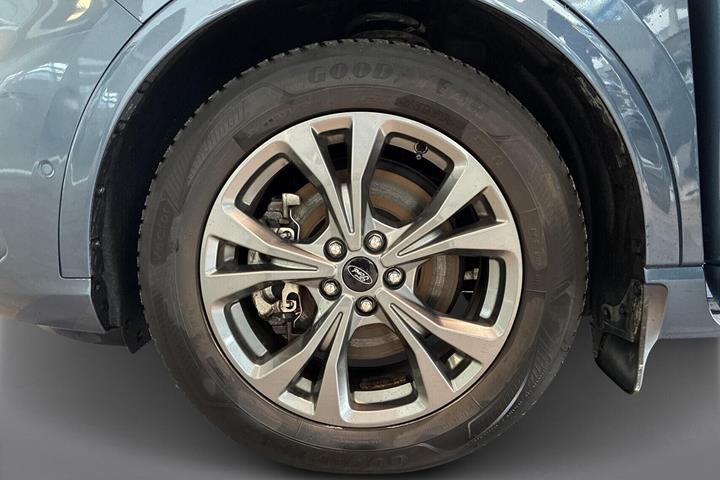Blå Ford Kuga fra 2020