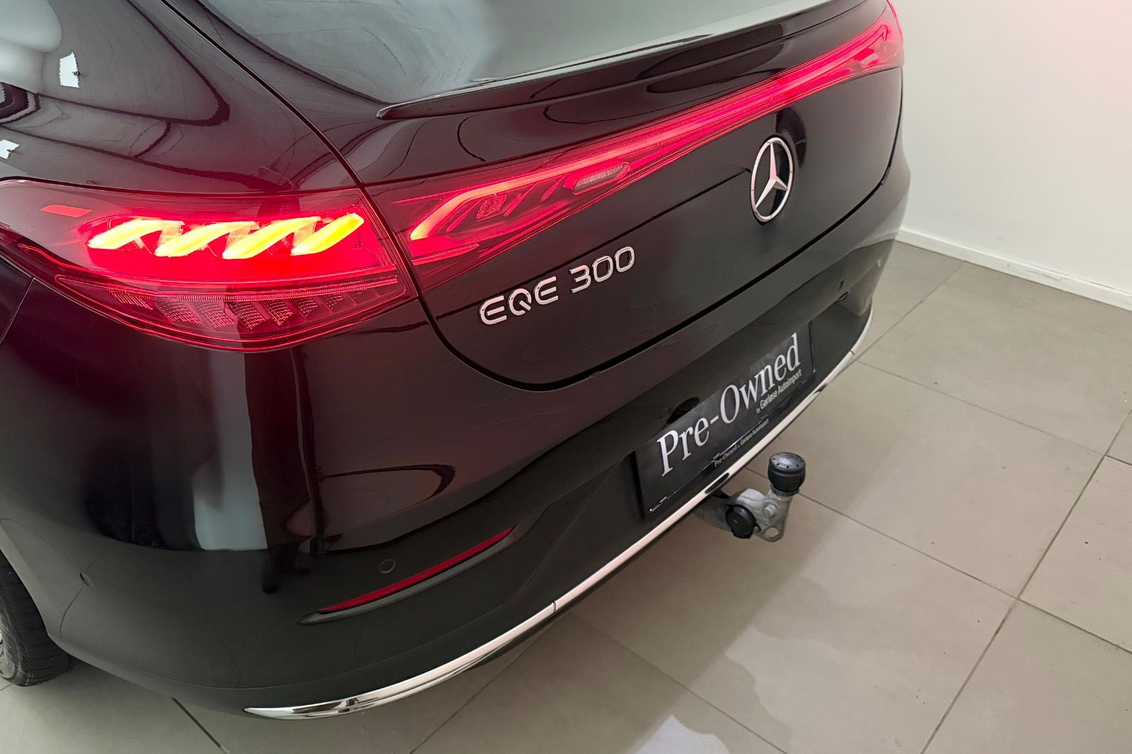 Sort Mercedes EQE300 fra 2022