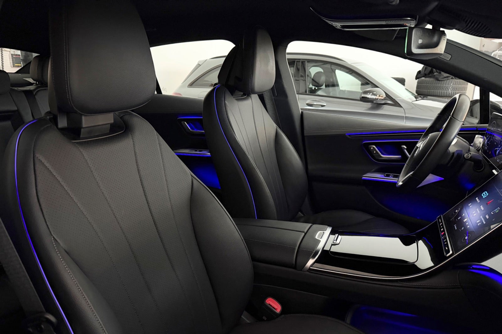 Sort Mercedes EQE300 fra 2022