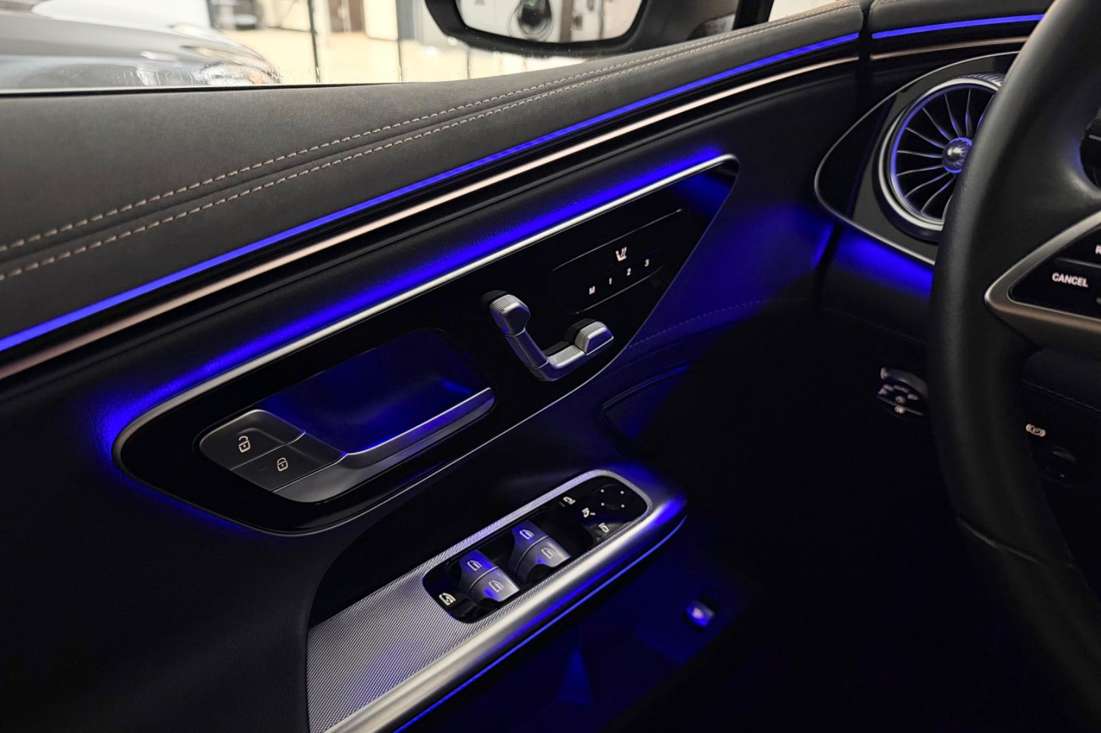 Sort Mercedes EQE300 fra 2022