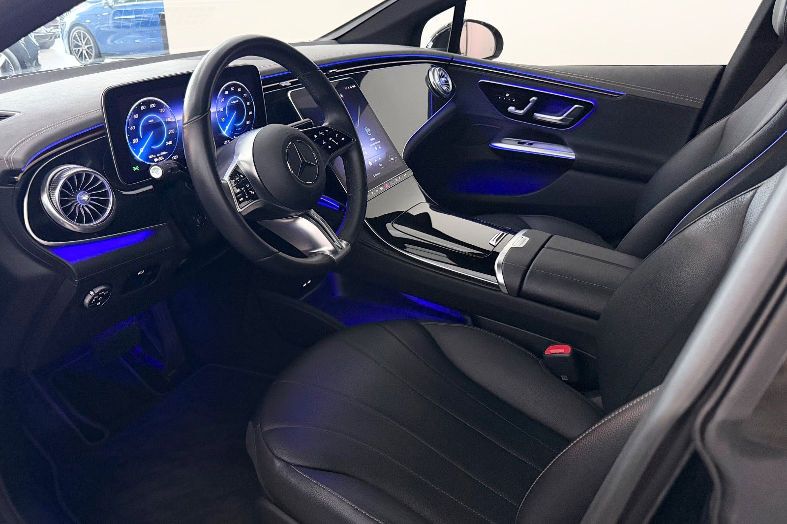 Sort Mercedes EQE300 fra 2022