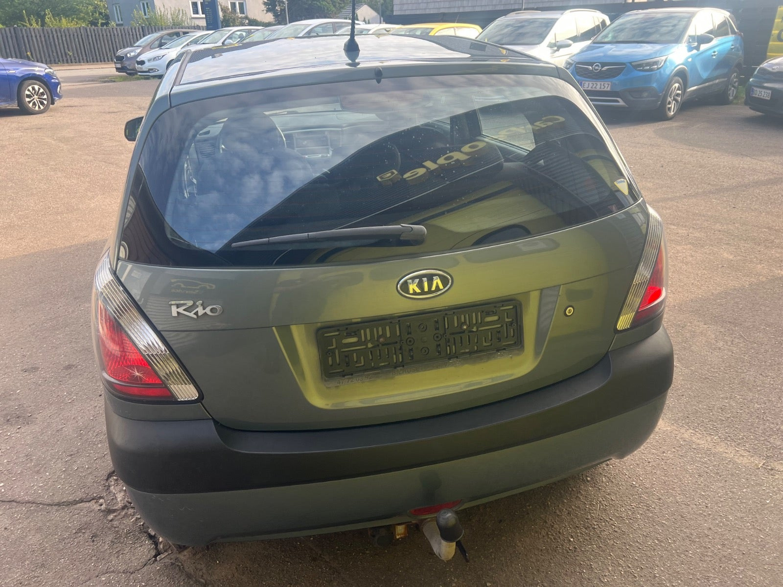 Grå Kia Rio fra 2008