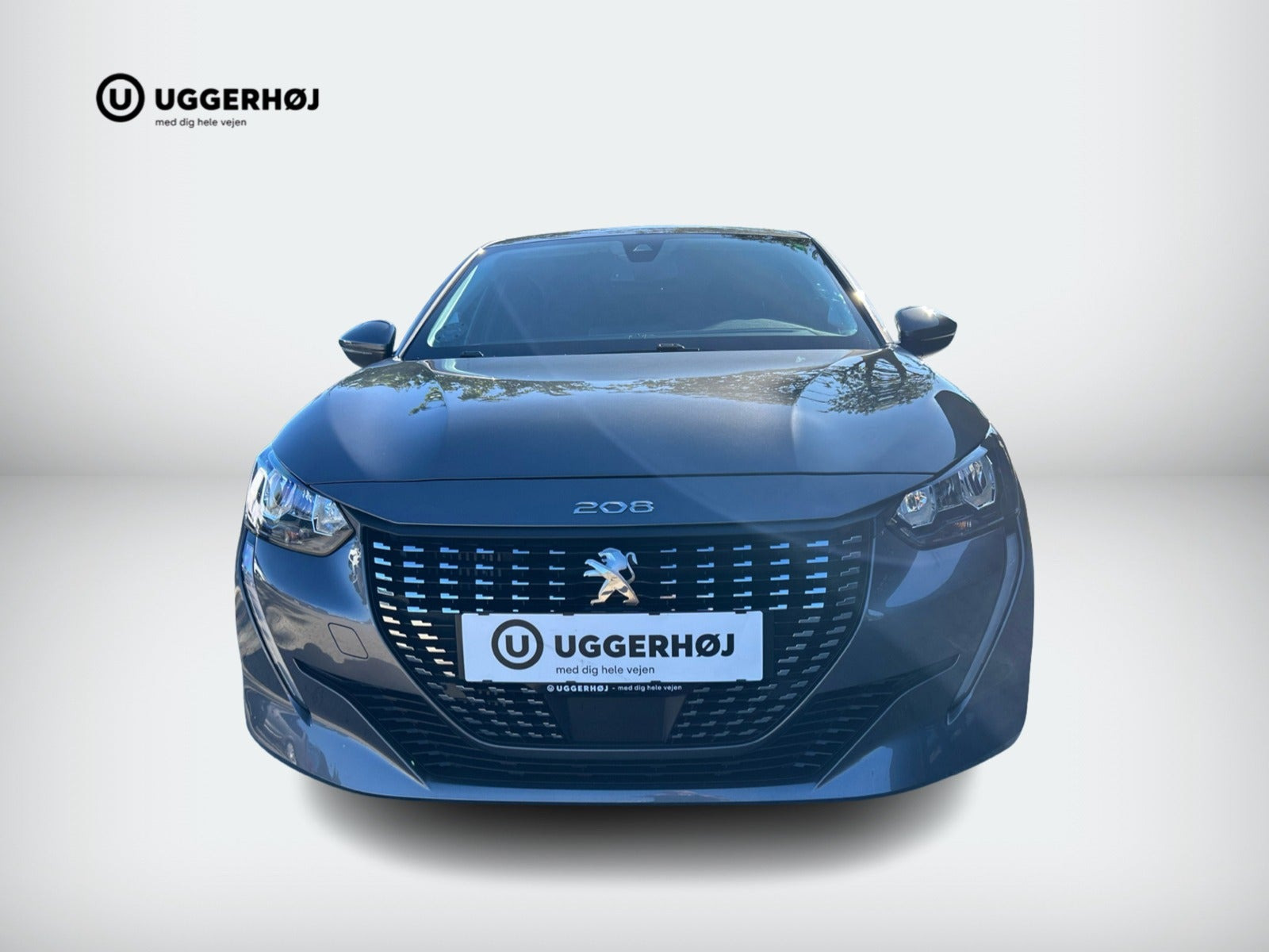 Grå Peugeot 208 fra 2021