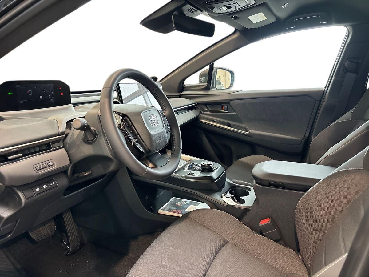 Sort Toyota C-HR+ fra 2026