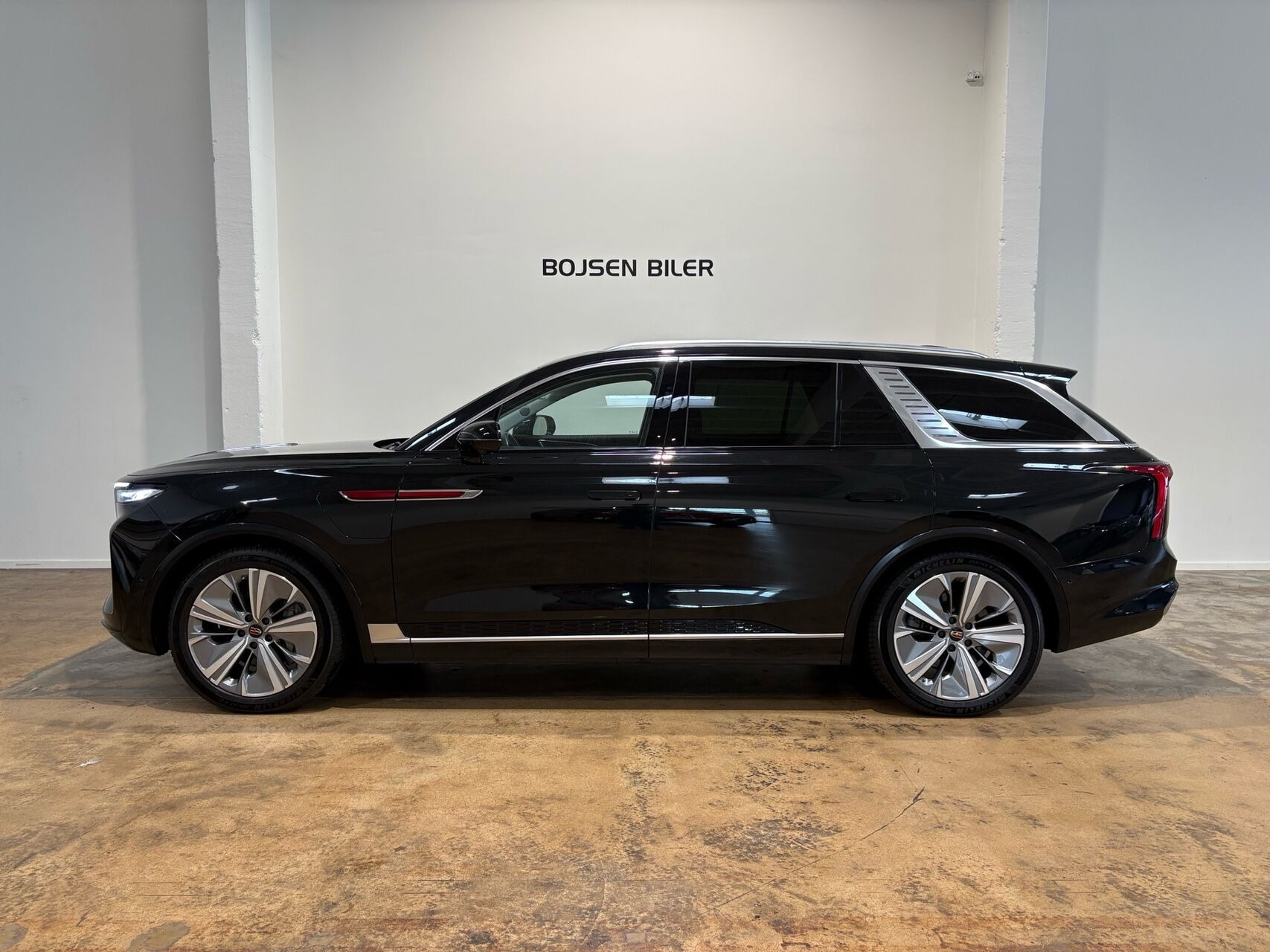 Sort Hongqi E-HS9 fra 2023